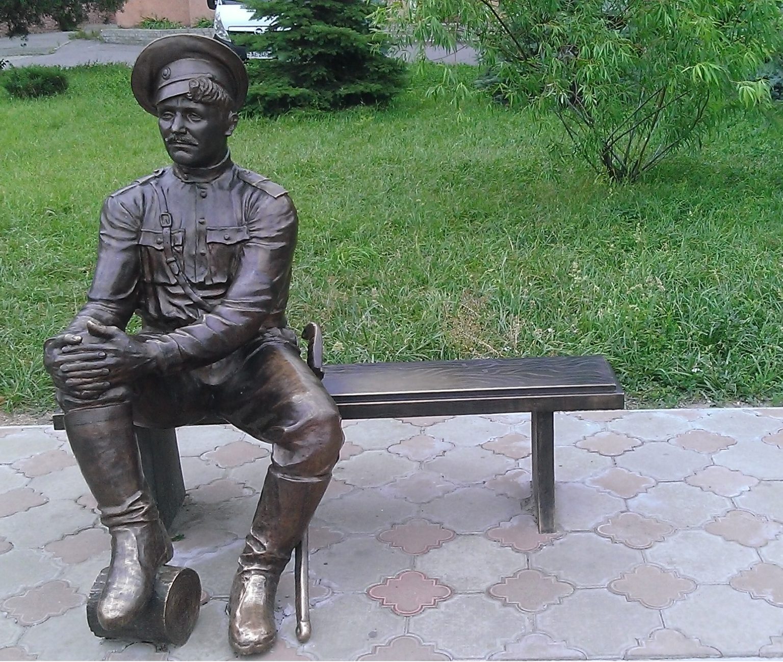Памятник казаку на отдыхе