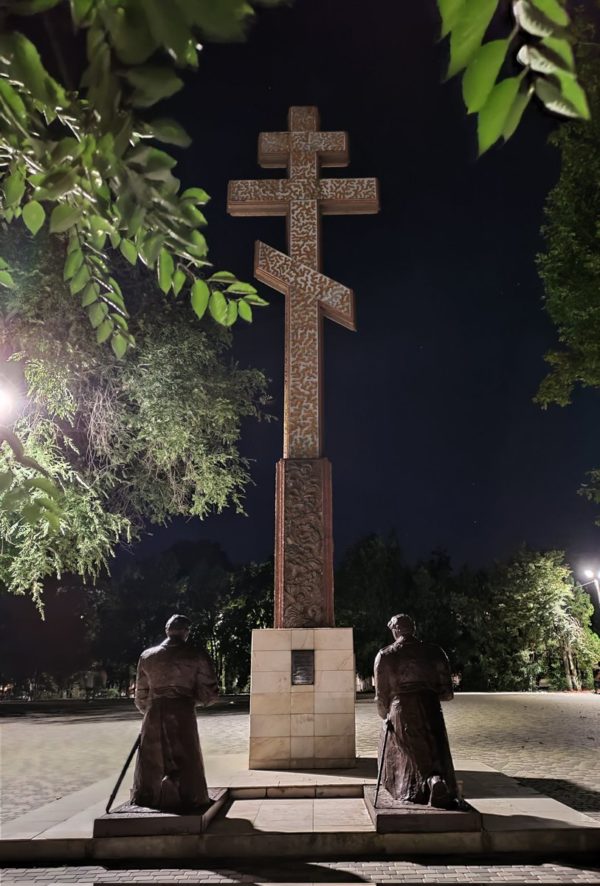 Поклонный крест (Площадь Троицкая)